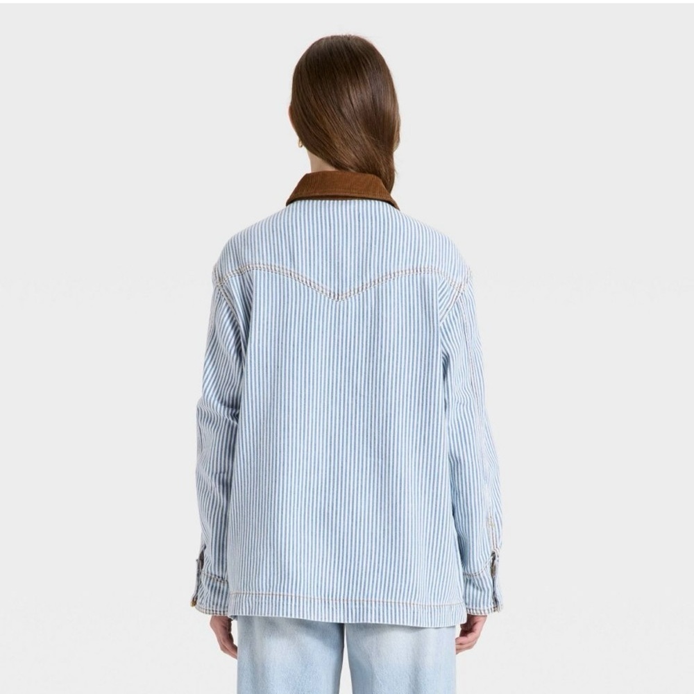 NWT Women's Barn Coat Universal Thread Size Large 🔥🔥🐎🐎 (C3) - Picture 3 of 4